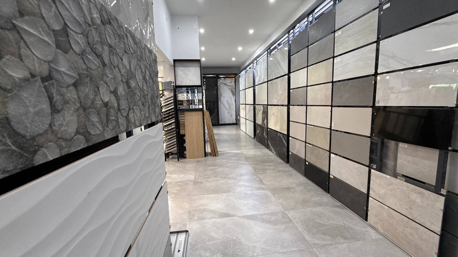 How to Choose Bathroom Tile That Lasts in a Wet Vancouver Climate